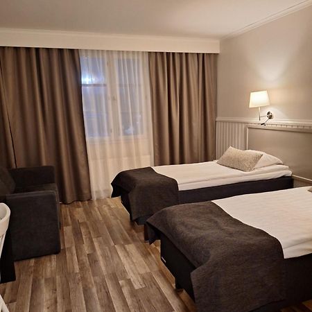 Juthbacka Hotell Uusikaarlepyy Esterno foto