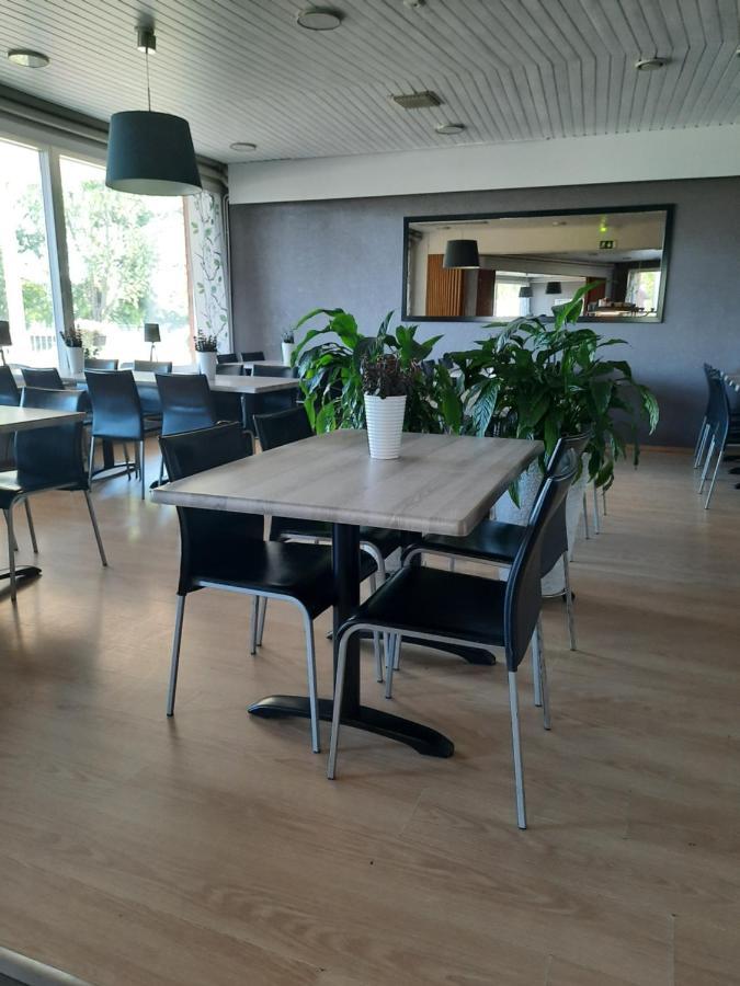 Juthbacka Hotell Uusikaarlepyy Esterno foto