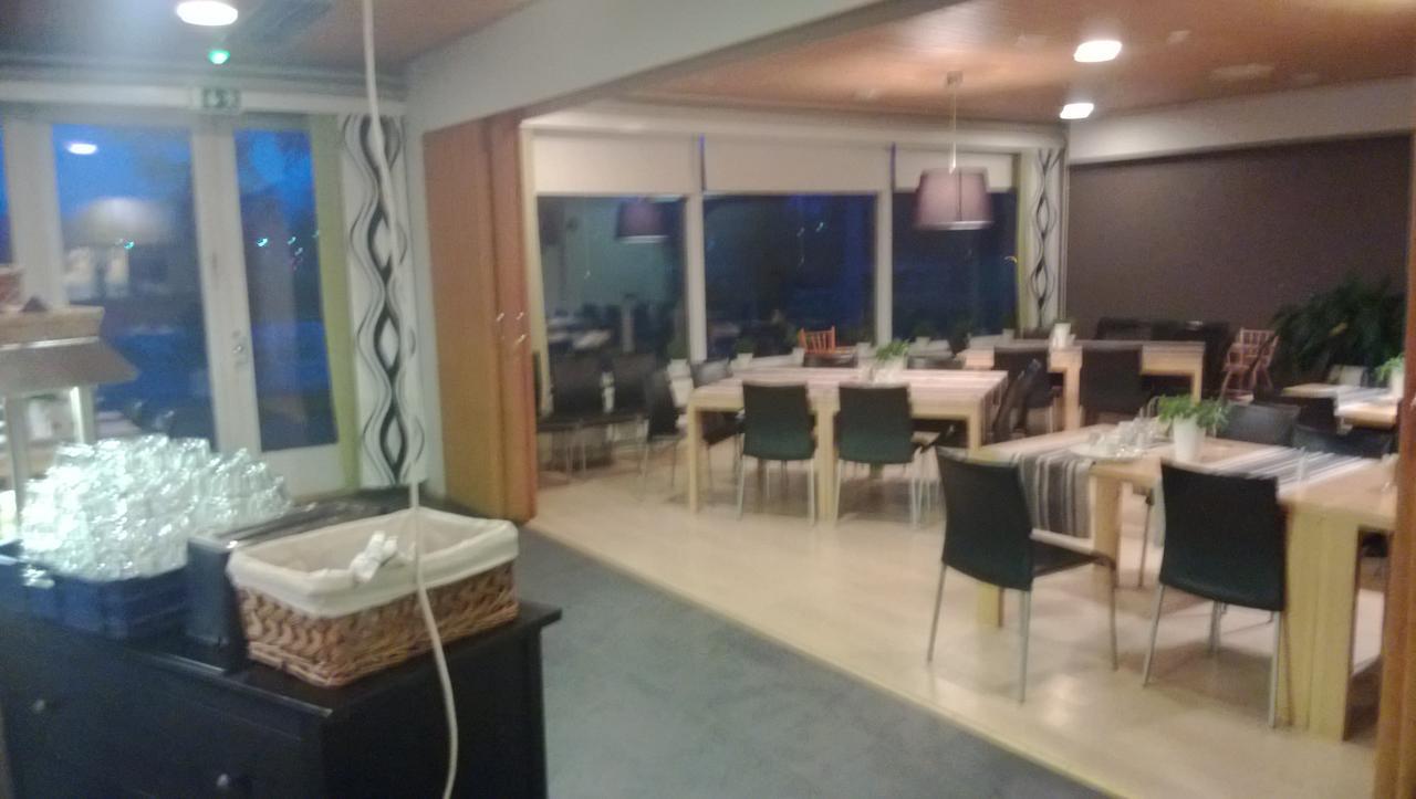Juthbacka Hotell Uusikaarlepyy Esterno foto